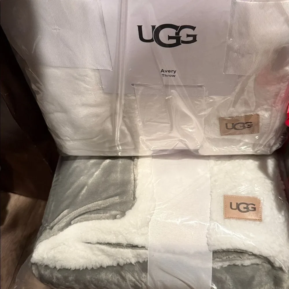 UGG Luxurious Sherpa Throw Blanket - Cream, Gray